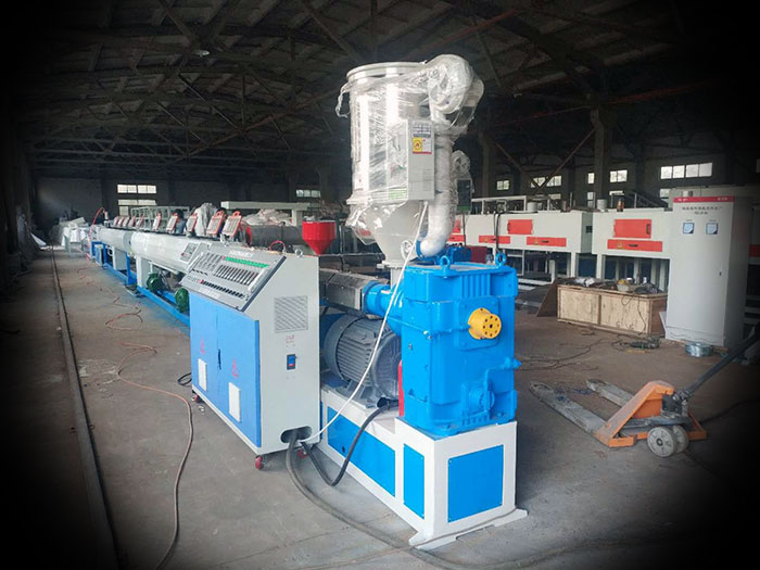 超丰塑机最新生产的PE管材设备